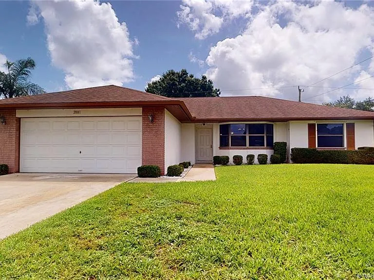 2881 SE Nance St — Photo 2