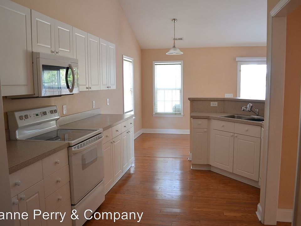 1st image of 526 Foxwood Ln