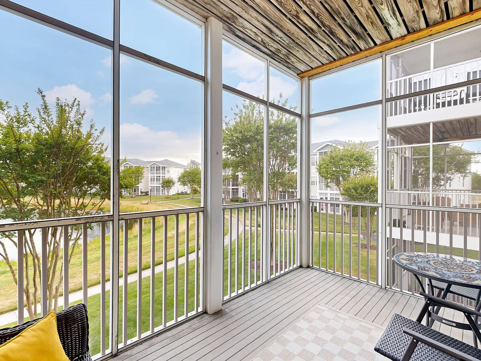 2 bed, 1000 sqft, $1,650 — Photo 4