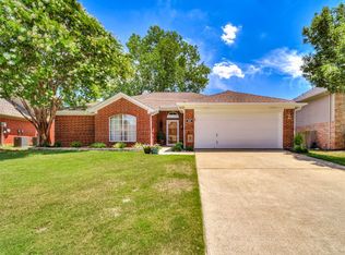 338 Ashley Oak Ln, Lake Dallas, TX 75065