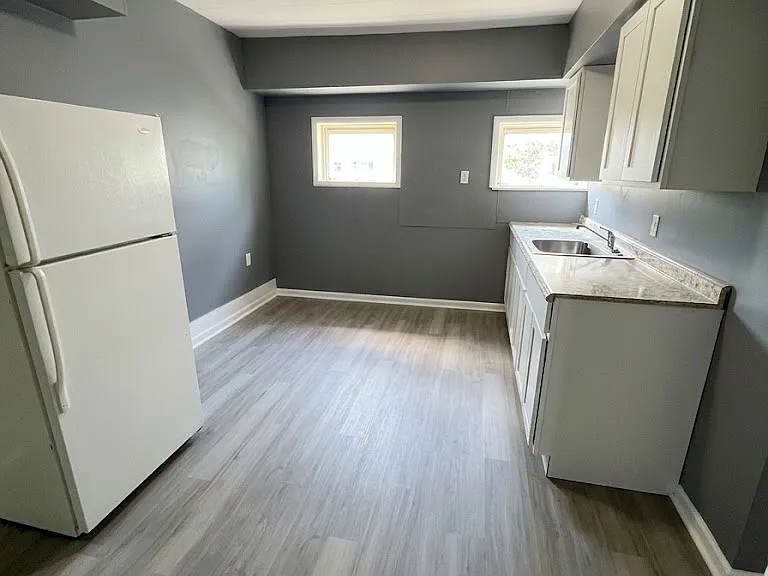 754 E 14th St #2 — Photo 3