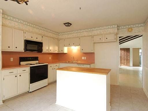 3rd image of 12102 LAS NUBES DR