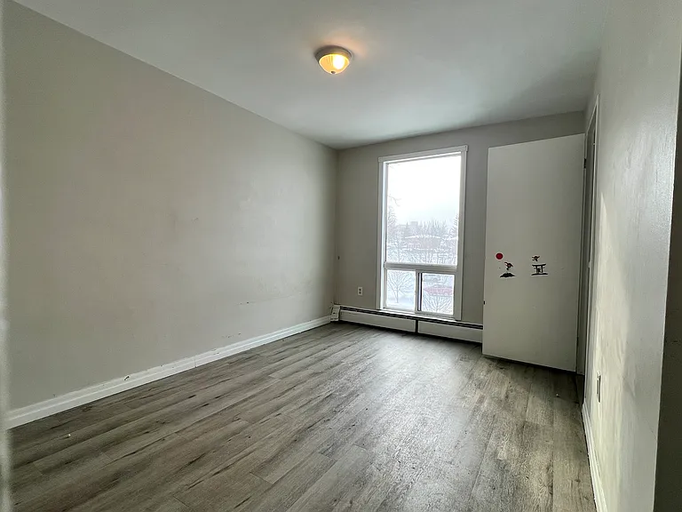 240 Commissioners Rd W #16 — Photo 5