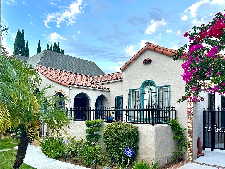 621 S Highland Ave — Photo 2