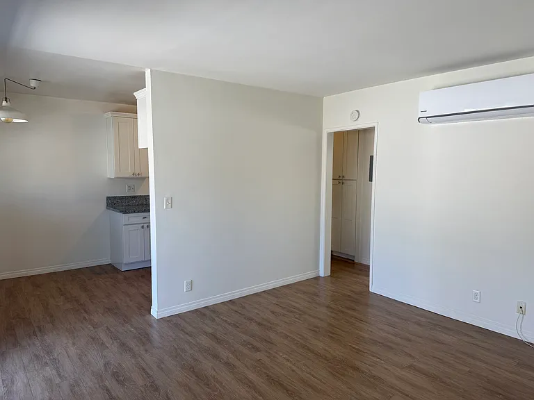 536 W Amerige Ave #C — Photo 11