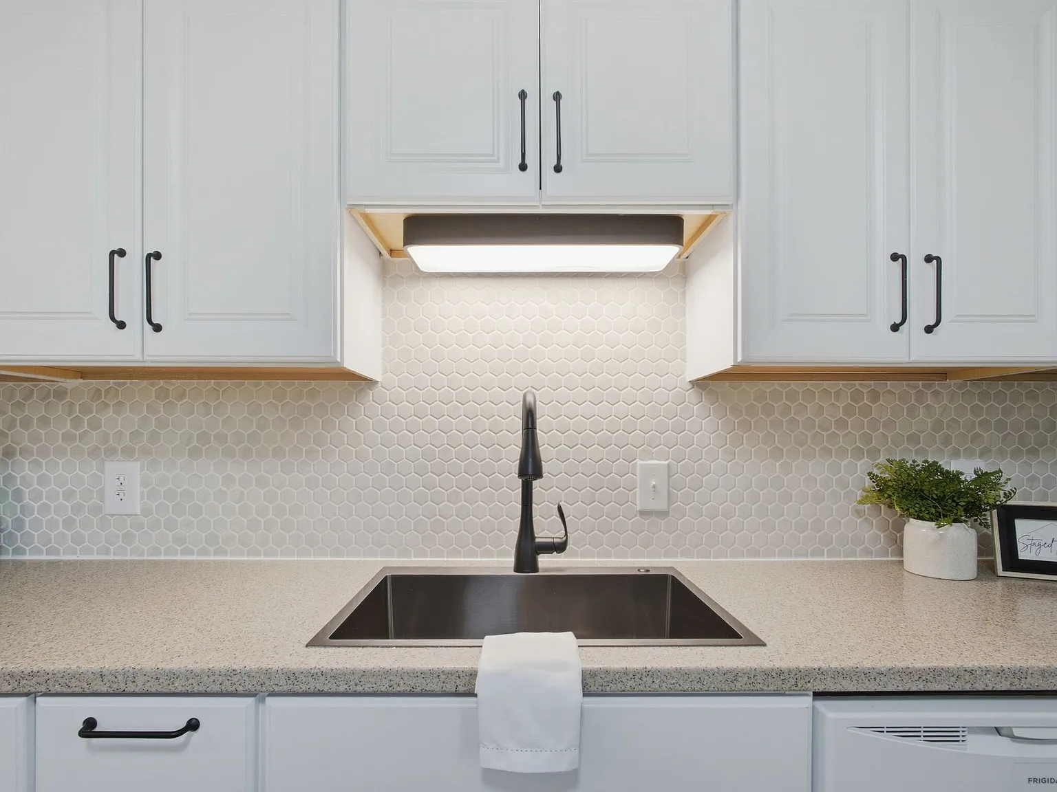 2 bed, 840 sqft, $1,400 — Photo 4