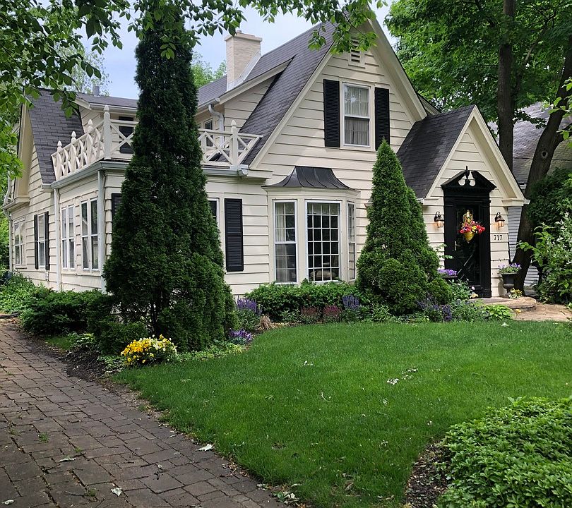 2nd image of 717 Willow Rd