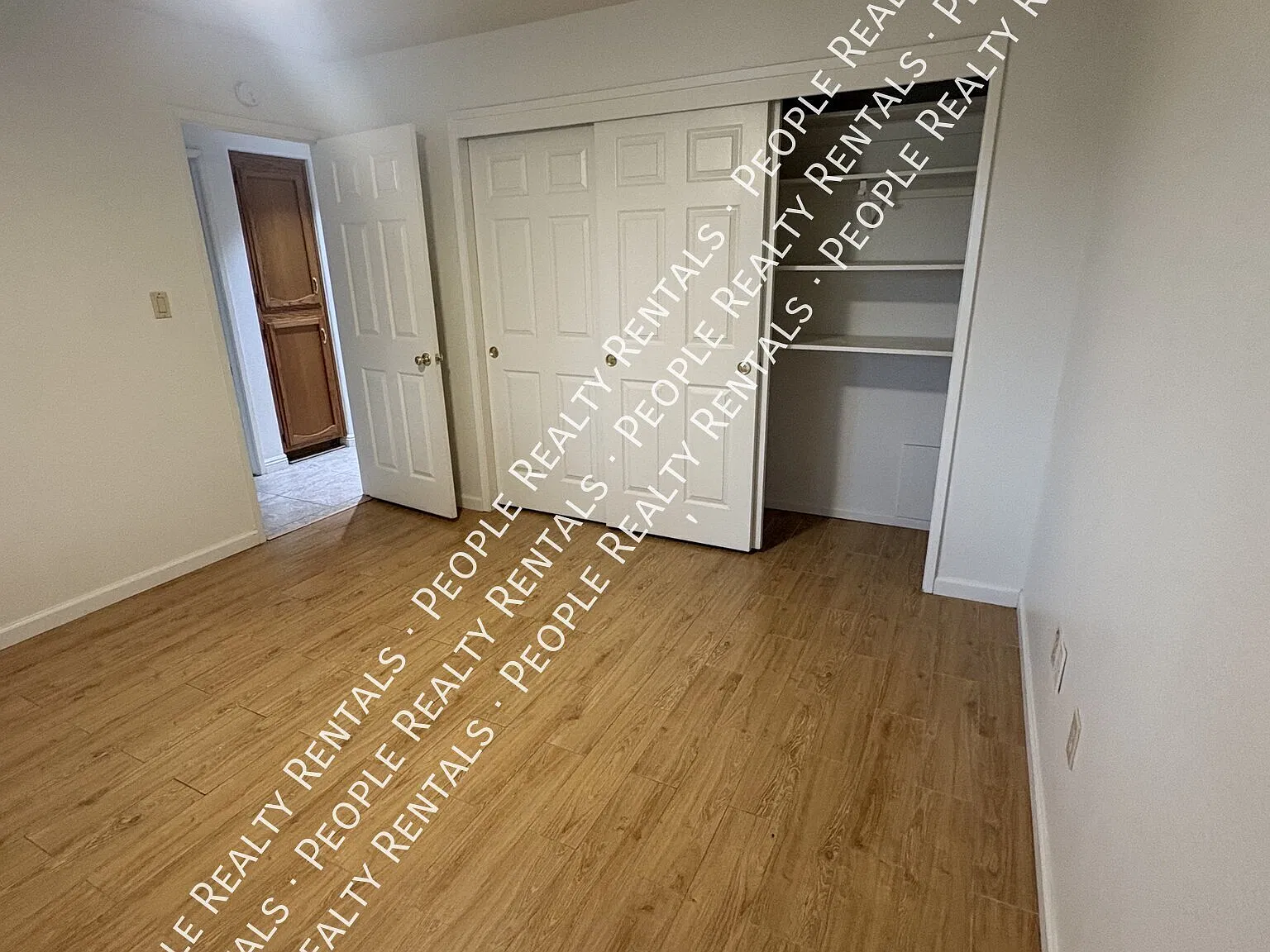 1 bed, $1,000 — Photo 2