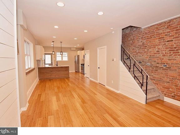 3rd image of 2751 Casimir St