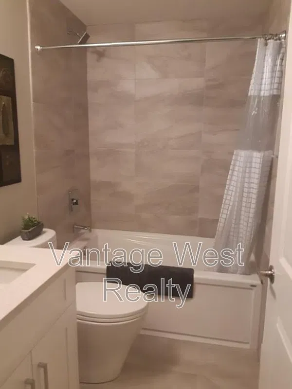 2 bed, 1.0 bath, $1,700 — Photo 3