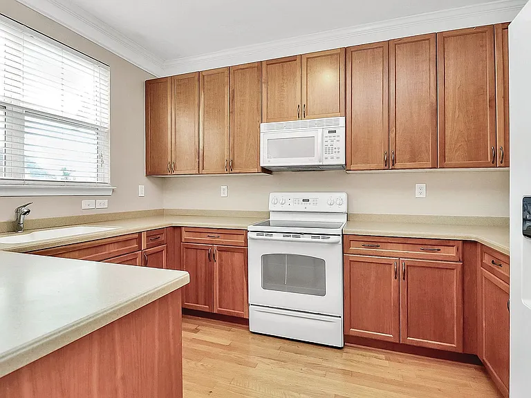 8324 Scotney Bluff Ave — Photo 6
