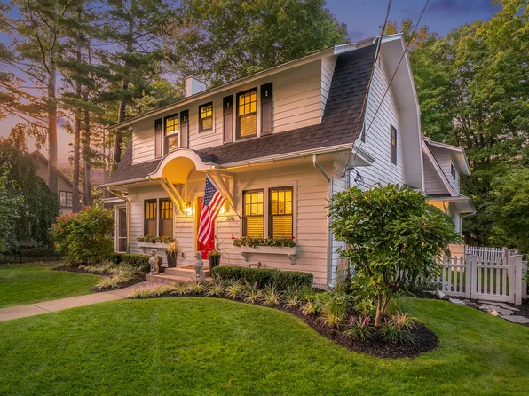 336 Hoffman St, Saugatuck, MI 49453