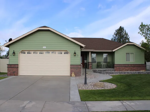 607 N Country Club Dr, Deer Park, WA 99006