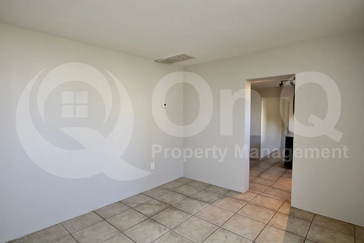1 bed, 1.0 bath, 450 sqft, $900 — Photo 3