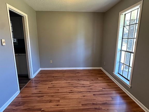 4th image of 3383 Cricket Glen Cv