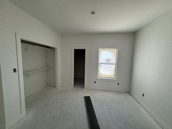 5th image of 981 N Clinton St #101