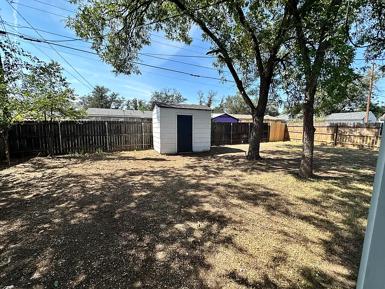 233 Robin Hood Trl — Photo 18