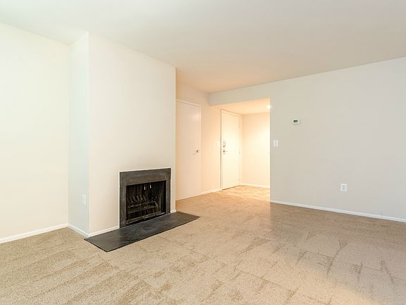 5th image of 124 Hearne Ct APT 101