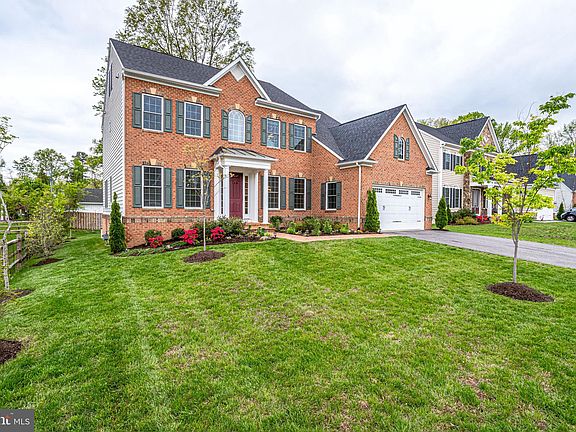 2nd image of 1381 Bishop Crest Ct
