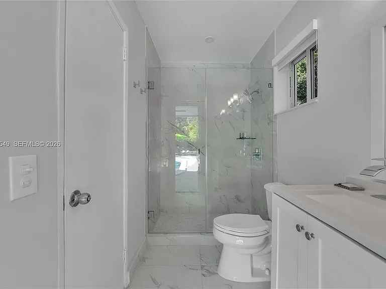 204 SW 19th Ave — Photo 12