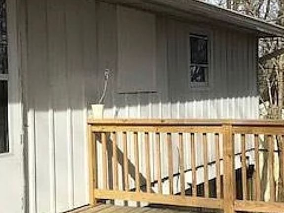 2nd image of 3102 N Valleyview Dr