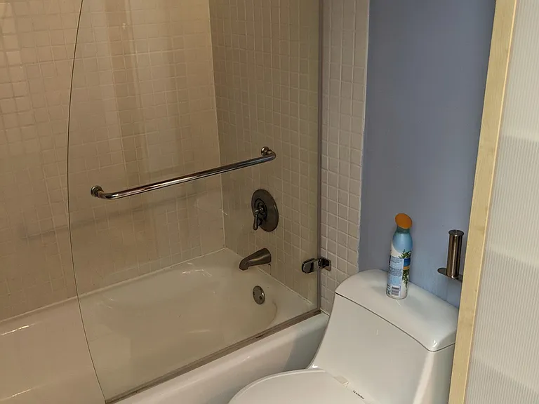 39 Pinehurst Ave #2 — Photo 17