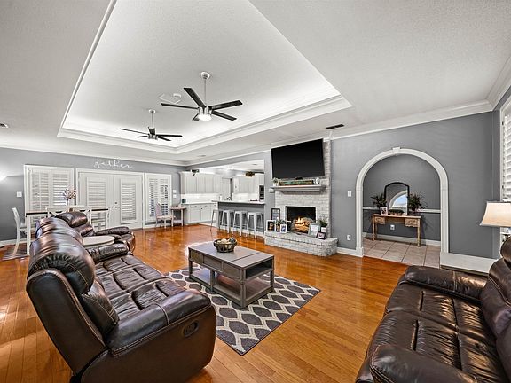 4th image of 1701 Meadowhill Dr