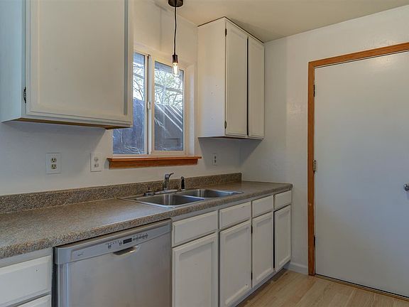 4th image of 240 N 15th St
