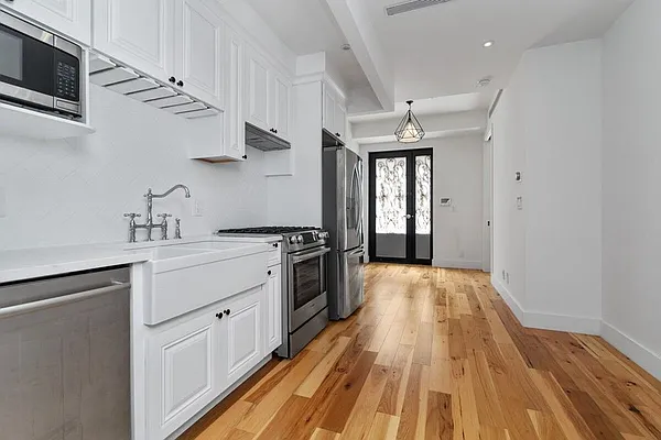 Rented by REAL New York | media 3