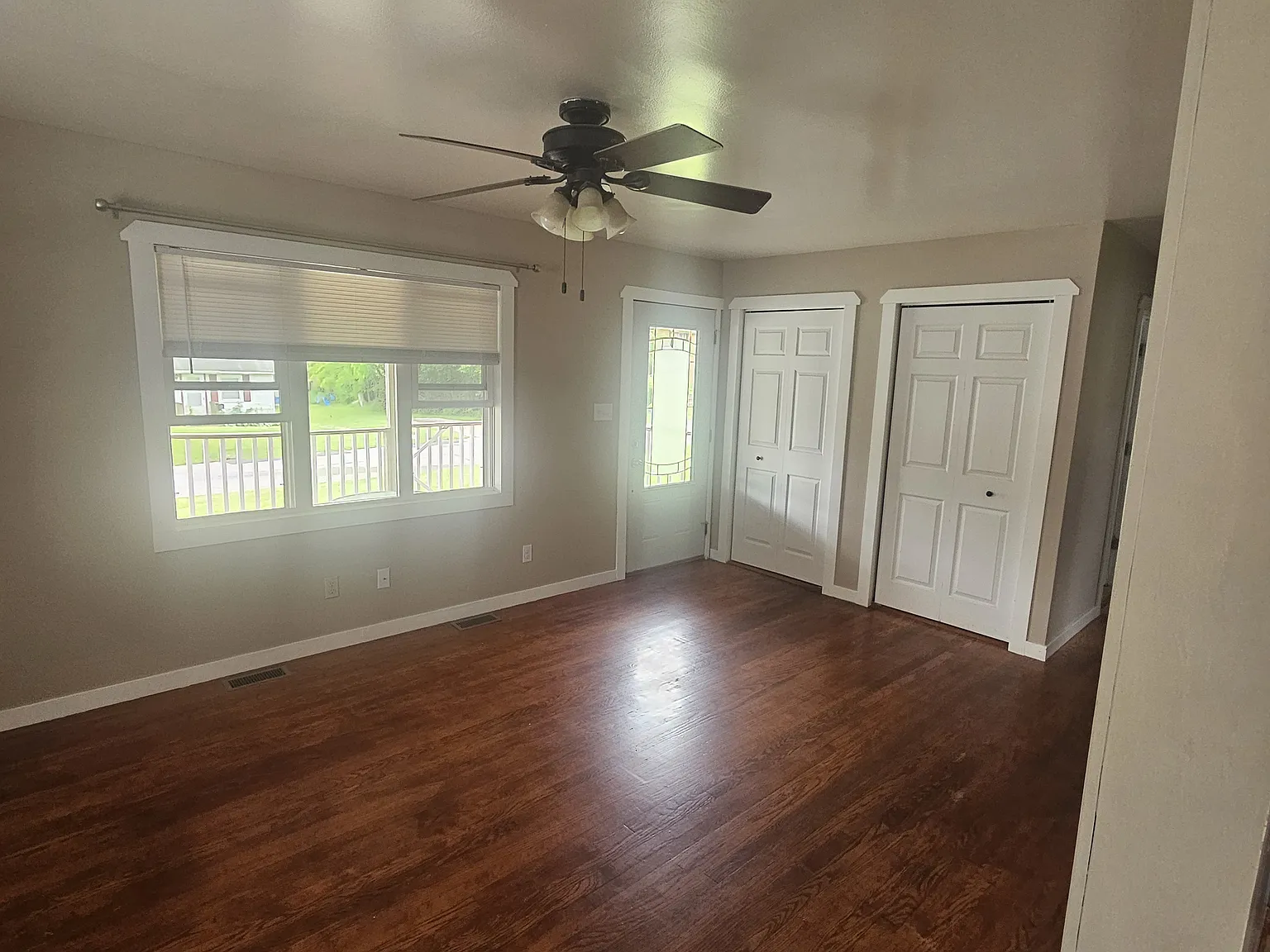 3 bed, 900 sqft, $1,800 — Photo 3