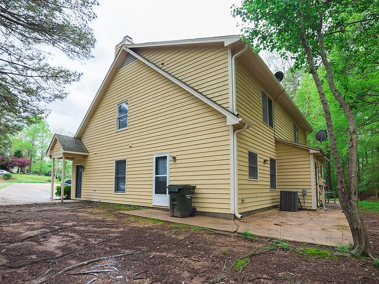 2202 Anthony Dr #B — Photo 15
