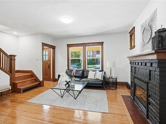 4th image of 37 Maplewood Ave