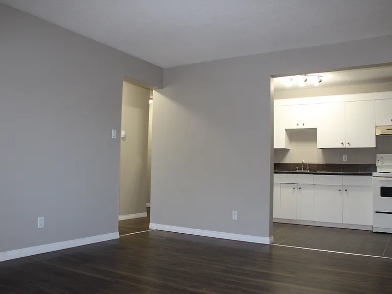 10650 103rd St NW — Photo 2