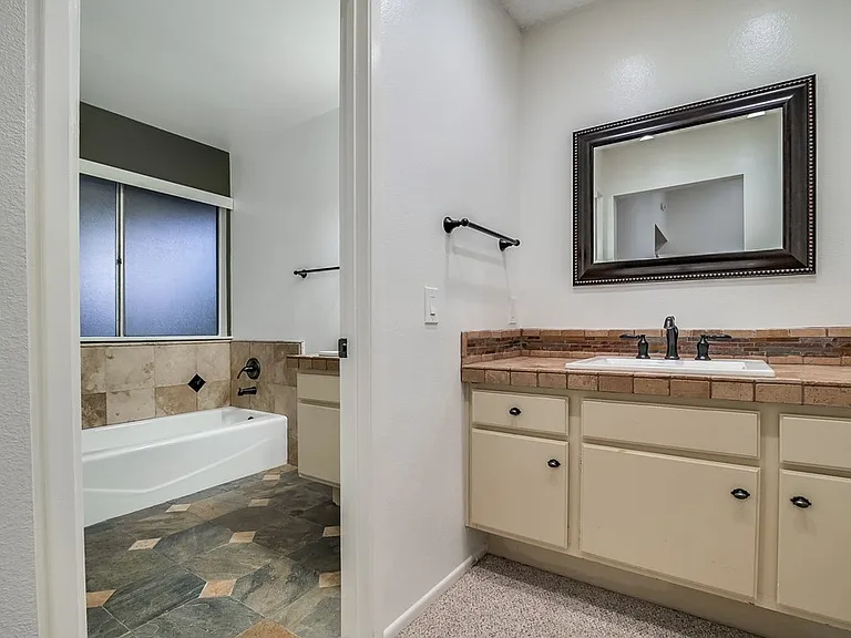 929 Darlene Ct — Photo 32