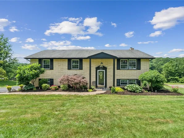 201 W Edgewood Dr, Canonsburg, PA 15317