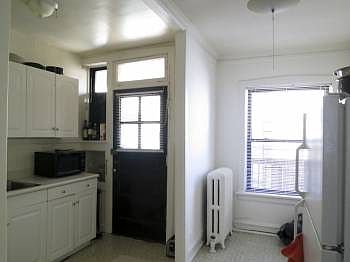 4th image of 4307 N Winchester Ave APT 3b