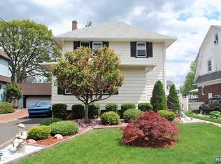 36 Forest Pl, Rochelle Park, NJ 07662