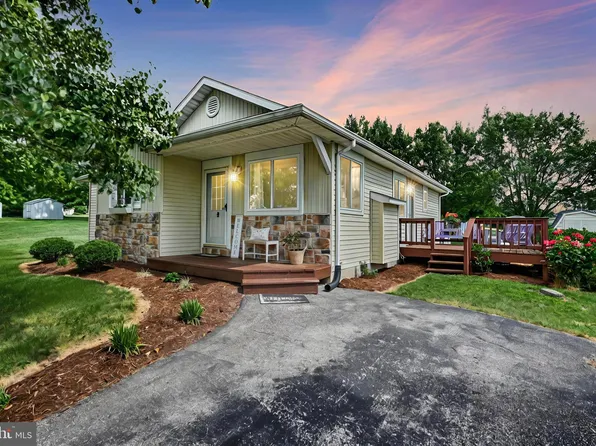 26 Pleasanton Dr, East Berlin, PA 17316