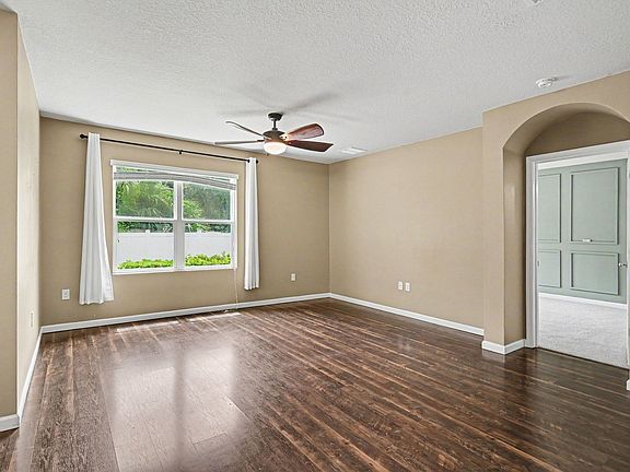2nd image of 2650 Falcon Ln