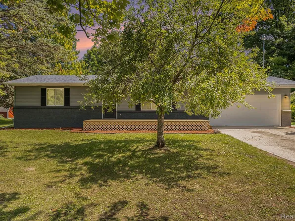 10464 N Clio Rd, Clio, MI 48420