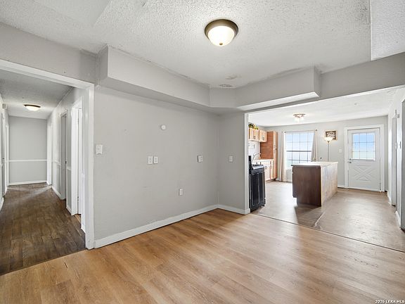 5th image of 305 Toepperwein