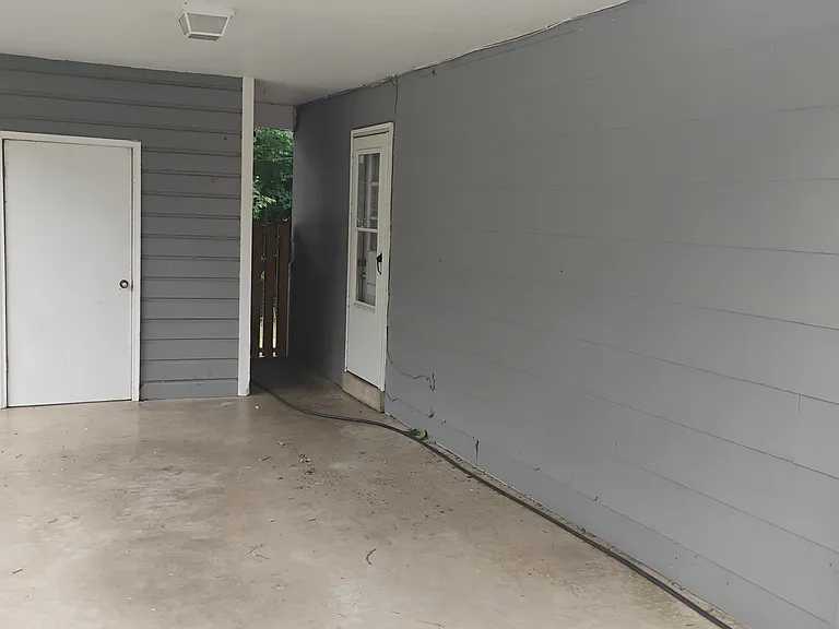 1523 Elfrink St — Photo 2