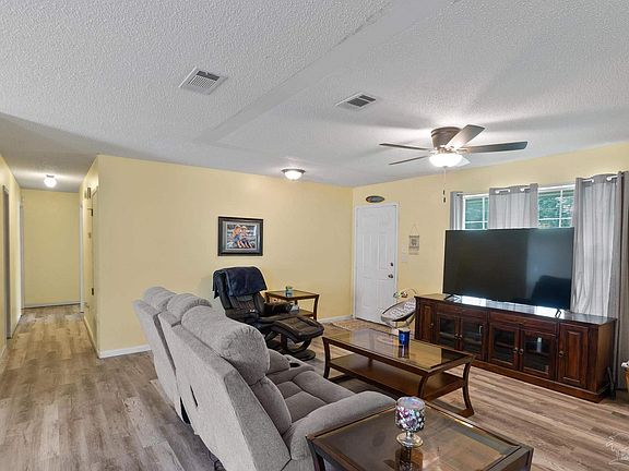 3rd image of 801 N 46th Ave