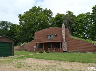 241 W Valley View Dr, Banner, IL 61520