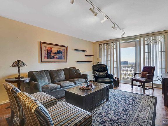 3rd image of 2000 Linwood Ave APT 15-O