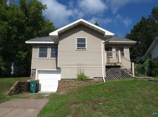 1015 E 6th St, Duluth, MN 55805