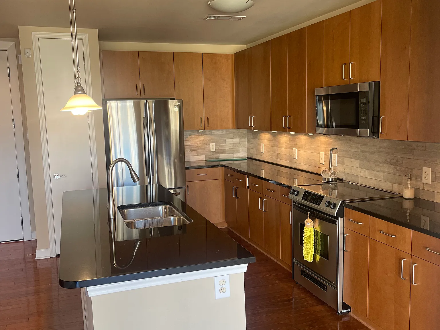 711 Cosmopolitan Dr — Photo 2