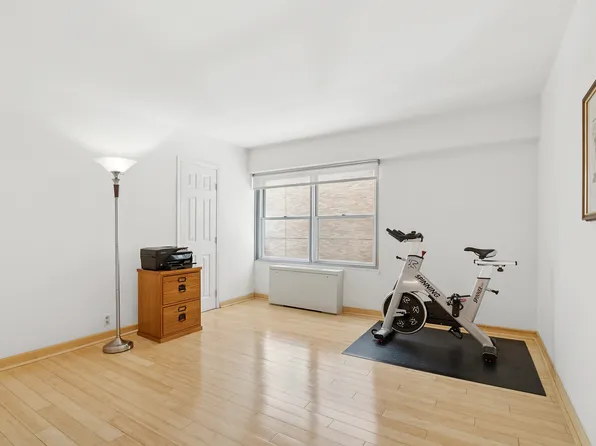 118 East 60th Street 4H image 8 of 9