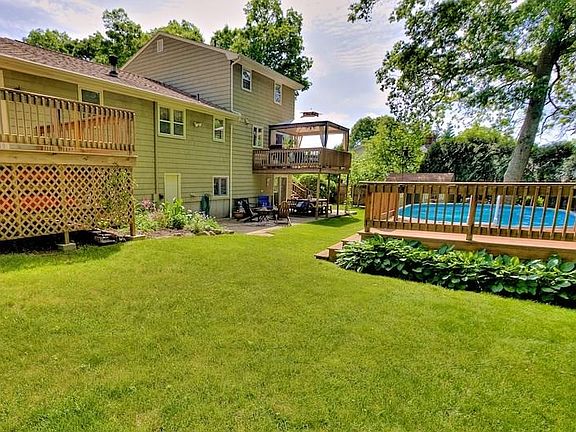 5th image of 66 Julia Dr
