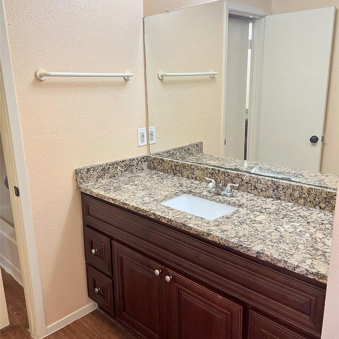 2 bed, 1.0 bath, 1045 sqft, $1,125 — Photo 3